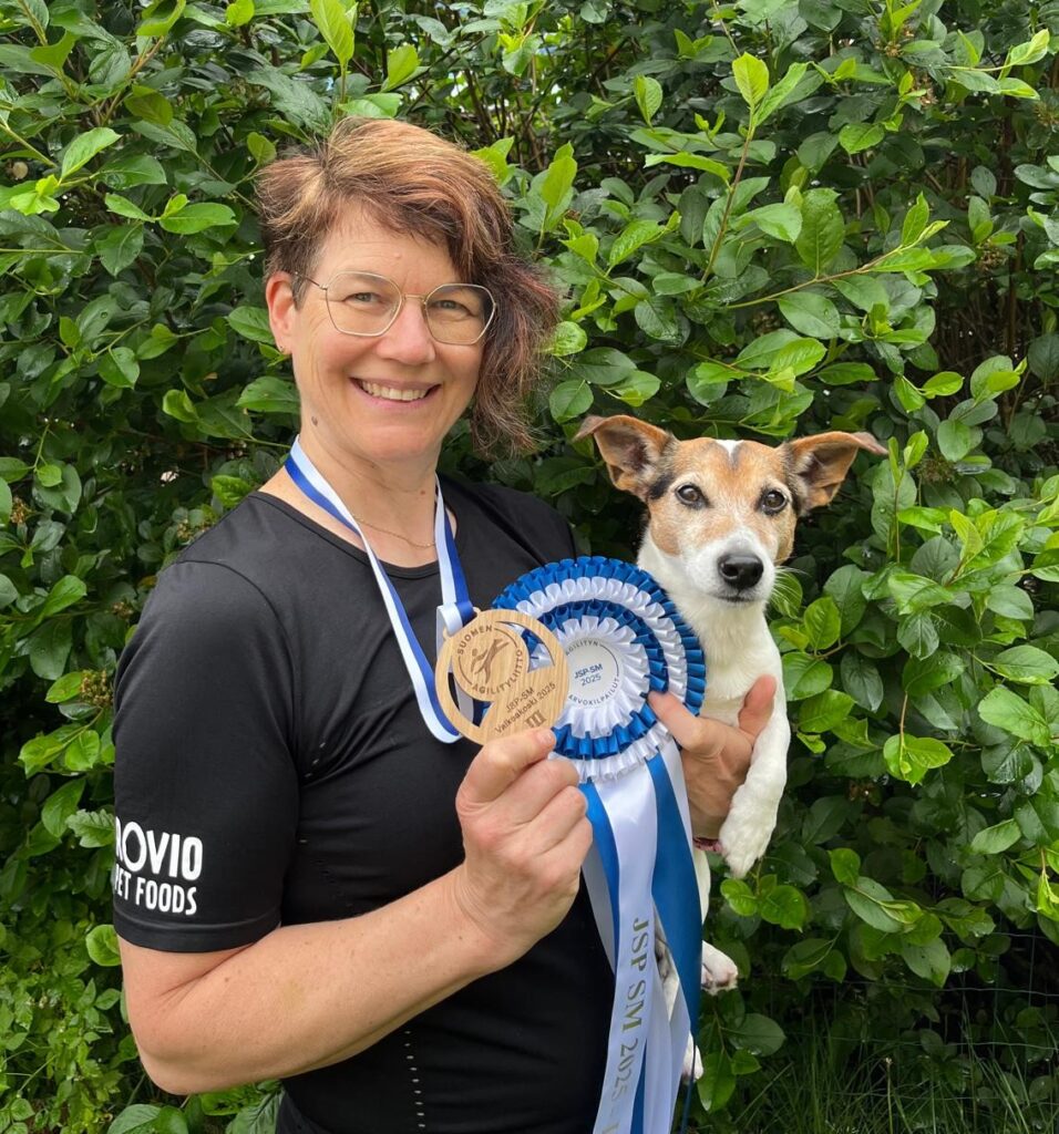 Terhi ja Tane SM-mitalien kanssa